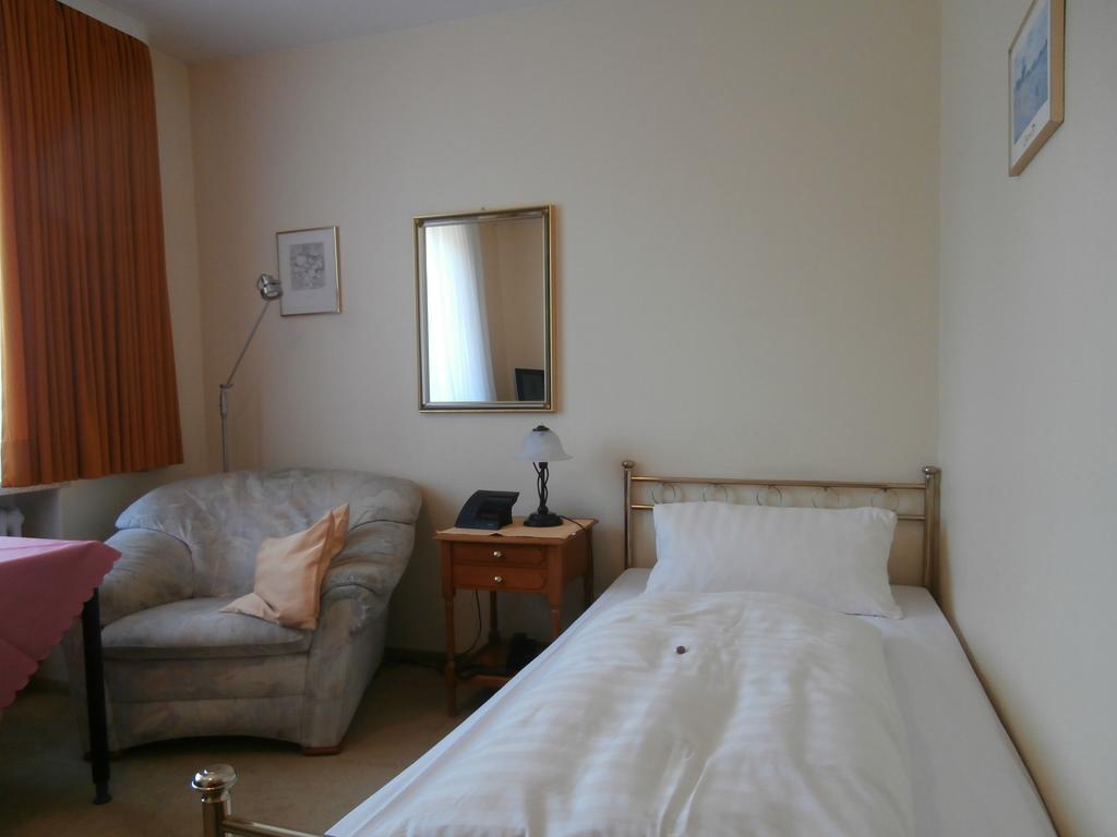 Hotel Hasselbarth Burg auf Fehmarn Bilik gambar